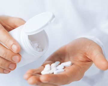 Alertan sobre los riesgos de tomar ibuprofeno y recomiendan reemplazarlo por paracetamol