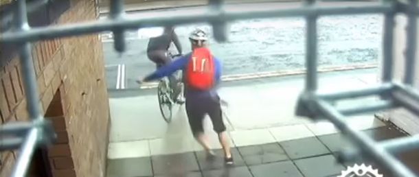 Quisieron robarle la bicicleta