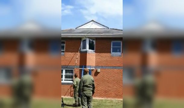 El Ejército británico quedó de rodillas por la aparición de un pene de plástico