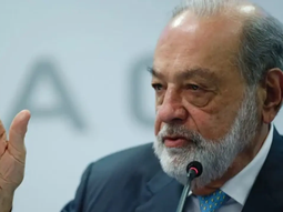 Carlos Slim Helú continúa con su entrega de becas. Carlos Slim Helú continúa con su entrega de becas.