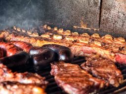 El consumo de carne cayó un 13% en el último año y el de leche sigue en caída