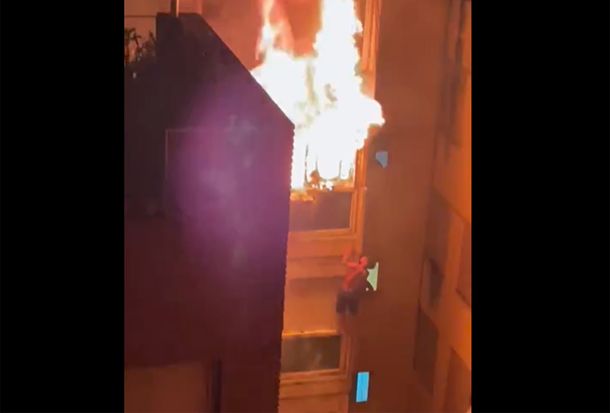 Video: dramáticas imágenes del joven que se salvó del incendio en Córdoba