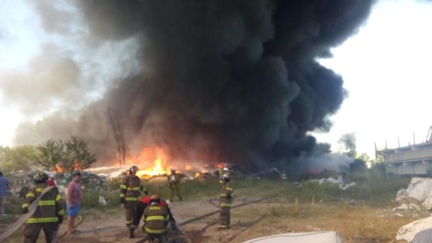 Feroz incendio en un depósito de plásticos de General Pacheco