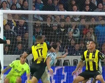 La polémica falta sobre Maravilla que definió la serie Racing-Peñarol