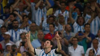 messi festeja su cumpleanos concentrado en porto alegre messi festeja su cumpleanos concentrado en porto alegre