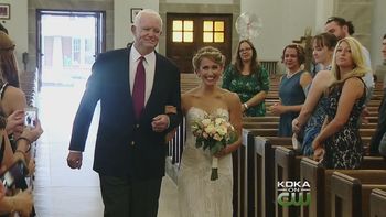 una joven se caso del brazo del hombre que recibio el corazon de su padre una joven se caso del brazo del hombre que recibio el corazon de su padre