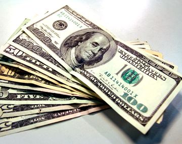 El dólar negro subió a $8
