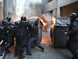 Infantería desalojó la avenida 9 de Julio Infantería desalojó la avenida 9 de Julio