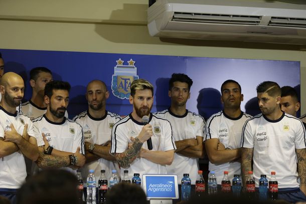 Messi anunció que no hablarán más con el periodismo enojados por las críticas y los rumores de un sector