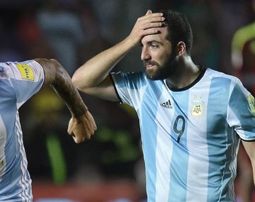 Icardi o Higuaín. ¿Con quién juega mejor Dybala?