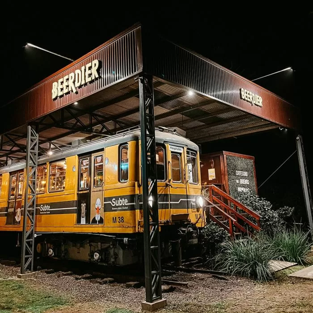 Así es el subte de 1938 en donde se montó una cervecería artesanal en el pueblo a 2 horas de CABA (Foto: Cerveza Berdier - Facebook). Así es el subte de 1938 en donde se montó una cervecería artesanal en el pueblo a 2 horas de CABA (Foto: Cerveza Berdier - Facebook).