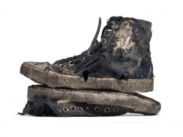 Balenciaga vende zapatillas rotas a un precio exorbitante: cuánto salen
