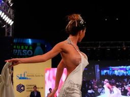 el accidente hot de karina jelinek en un desfile el accidente hot de karina jelinek en un desfile