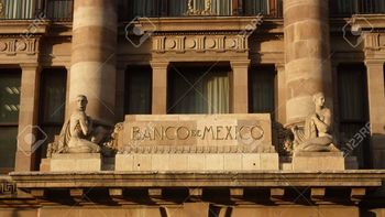En 1884 de la fusión entre el Banco Nacional y el Banco Mercantil nacde el Banco Nacional Mexicano. En 1884 de la fusión entre el Banco Nacional y el Banco Mercantil nacde el Banco Nacional Mexicano.