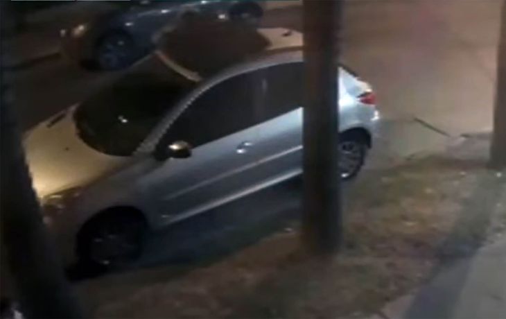 VIDEO: En segundos robaron el techo solar de un auto