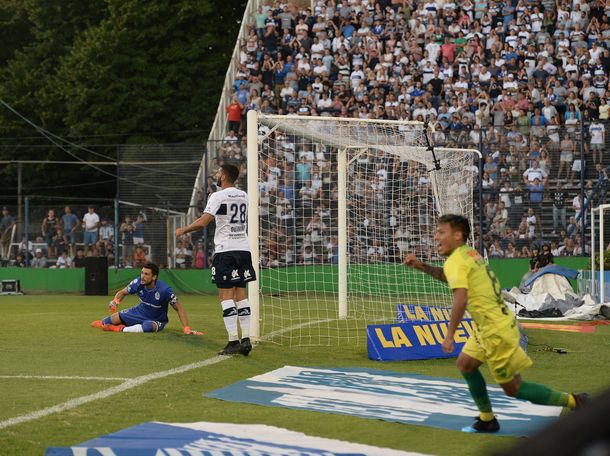 Defensa y Justicia ganó gracias a un gol en contra