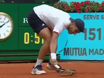 Furia y despedida: Francisco Cerúndolo destrozó su raqueta y quedó fuera del Masters de Madrid