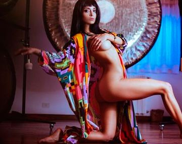 Protagonista de un famoso video de IKV se desnudó para una revista