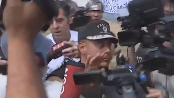 familiares de efectivos insultaron y escupieron el jefe de la policia de santa fe familiares de efectivos insultaron y escupieron el jefe de la policia de santa fe