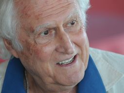 pino solanas: la alianza entre carrio y macri es oportunista pino solanas: la alianza entre carrio y macri es oportunista