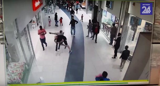 Reduce con un solo movimiento a un delincuente que trataba de escapar