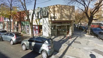 asaltaron una confiteria de palermo y como no habia plata se llevaron la comida asaltaron una confiteria de palermo y como no habia plata se llevaron la comida