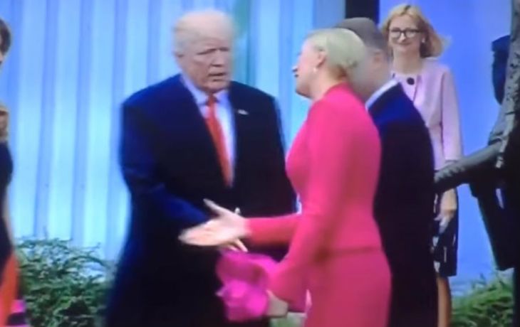 La Primera Dama polaca siguió el protocolo a pesar de Trump