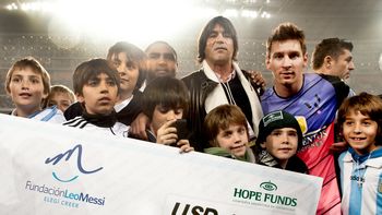 messi y neymar llevaron su futbol solidario a peru messi y neymar llevaron su futbol solidario a peru