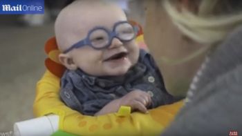 video: mira la reaccion de un bebe que ve a su mama por primera vez video: mira la reaccion de un bebe que ve a su mama por primera vez