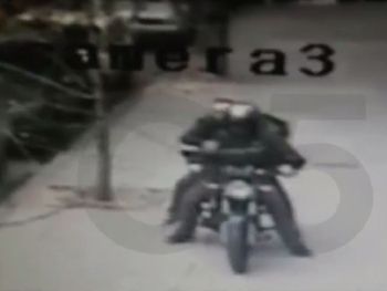 VIDEO: Fue al banco, sacó el sueldo entero, lo dejó en el auto y le robaron todo