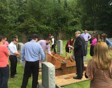 No tenía familia y la enterraron desconocidos