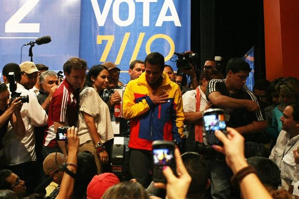 Capriles triunfó en las mesas argentinas de la elección