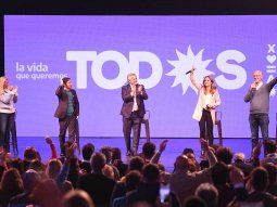 Alberto: Hay dos modelos de país; uno que piensa en ustedes y otro que piensa en ellos