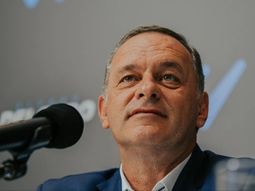 El precandidato presidencial Álvaro Delgado cuestionó al Frente Amplio por sus posturas sobre Pluna y Venezuela. El precandidato presidencial Álvaro Delgado cuestionó al Frente Amplio por sus posturas sobre Pluna y Venezuela.