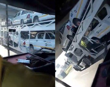 Un camión mosquito quedó atascado en un puente de la Panamericana