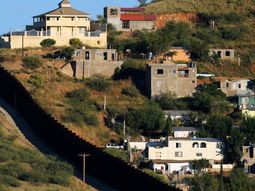 Construcción muro fronterizo entre México y EE.U.U. Construcción muro fronterizo entre México y EE.U.U.