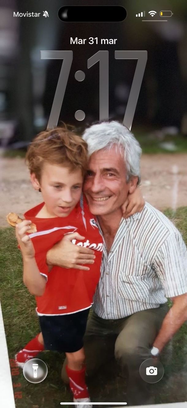 Gaspi, de pequeño, junto a su padre Ricardo Prim Gaspi, de pequeño, junto a su padre Ricardo Prim