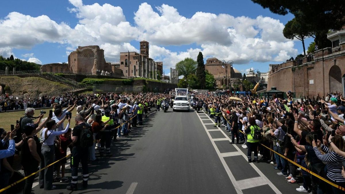 Así fue el traslado del féretro del papa Francisco a la basílica Santa María la Mayor Así fue el traslado del féretro del papa Francisco a la basílica Santa María la Mayor