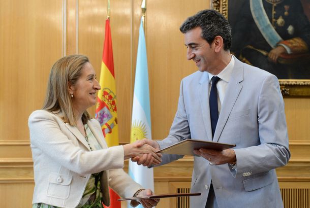 España asesorará a la Argentina en la capacitación de maquinistas de trenes