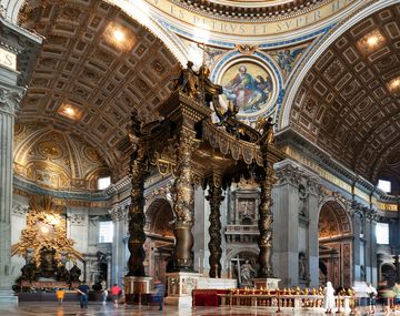 El interior de la Basílica de San Pedro, en Roma