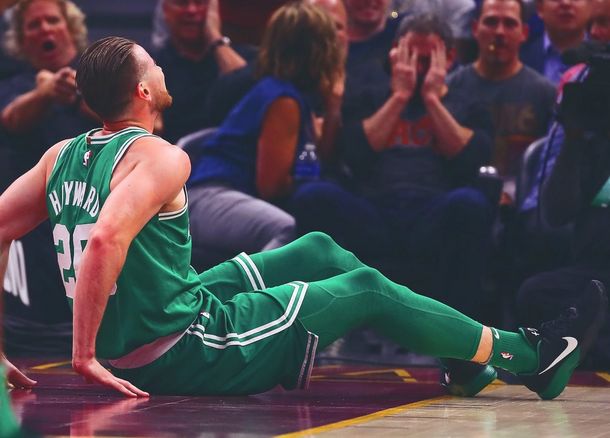 Gordon Hayward se destrozó la pierna