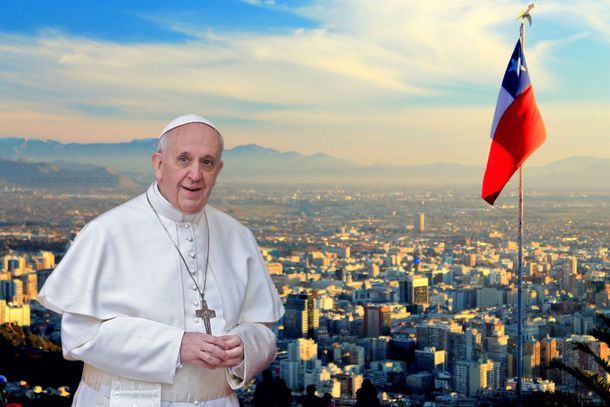El Papa Francisco y una panorámica de la ciudad de Santiago de Chile.