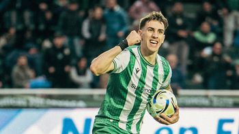 riquelme se mueve en silencio: boca sondeo a auzmendi, goleador de banfield riquelme se mueve en silencio: boca sondeo a auzmendi, goleador de banfield