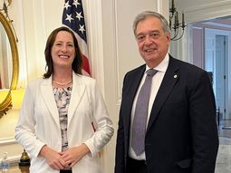 El ministro Fernando Mattos se reunió con la embajadora estadounidense Heide B. Fulton en la Embajada de Estados Unidos, en Montevideo. El ministro Fernando Mattos se reunió con la embajadora estadounidense Heide B. Fulton en la Embajada de Estados Unidos, en Montevideo.
