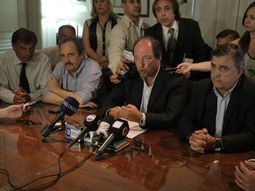 sanz mando un mensaje a la ucr: prefiero ir con el pro sanz mando un mensaje a la ucr: prefiero ir con el pro