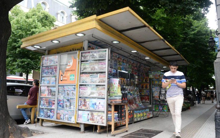 Autorizan a puestos de diarios a funcionar como puntos de retiro: qué podrán entregar