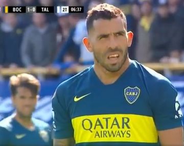 Así le taparon un penal a Tevez en la Bombonera