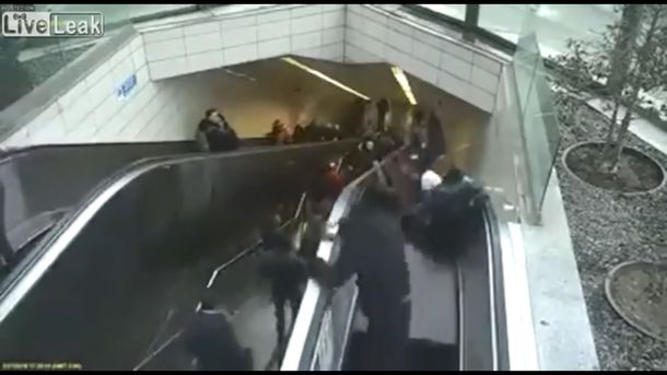 Así se abría la escalera mecánica