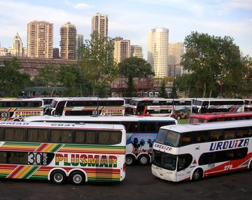 Caos en Retiro: bloquean la salida y los micros no pueden salir de la terminal