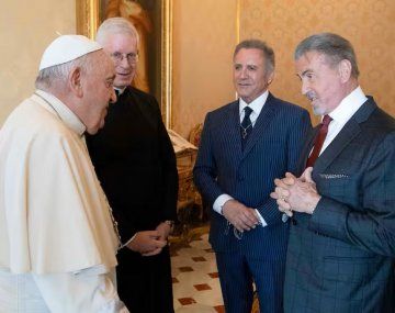 El agradable cruce entre el papa Francisco y Sylvester Stallone en el Vaticano